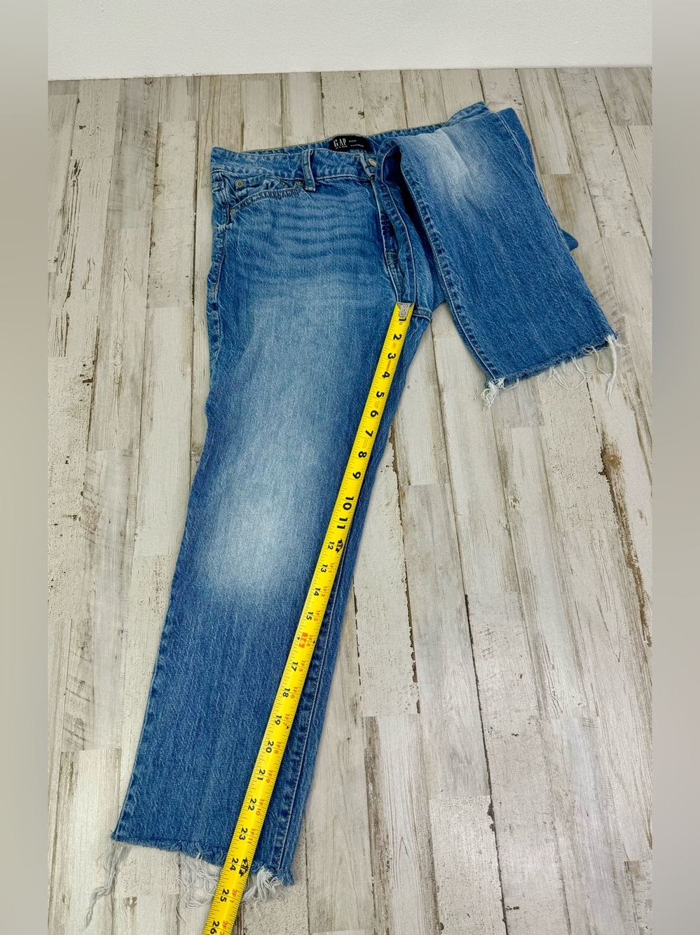 GAP Women’s Boyfriend Fit Jeans 4/27R (30x24) Blue Medium Wash Denim - Picture 9 of 12